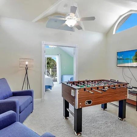 Algonquin Court Pool Home